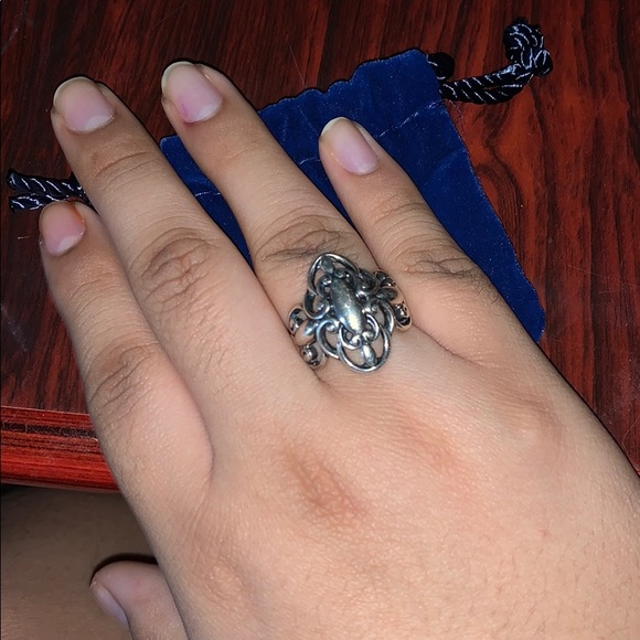 Beautiful Sterling Silver Ring - Picture 6 of 9